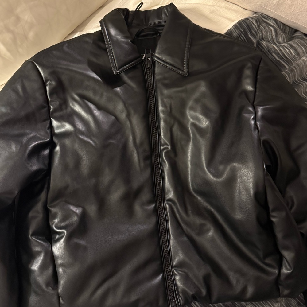 ZARA Women’s Black Leather Puffy Jacket - Picture 2 of 3